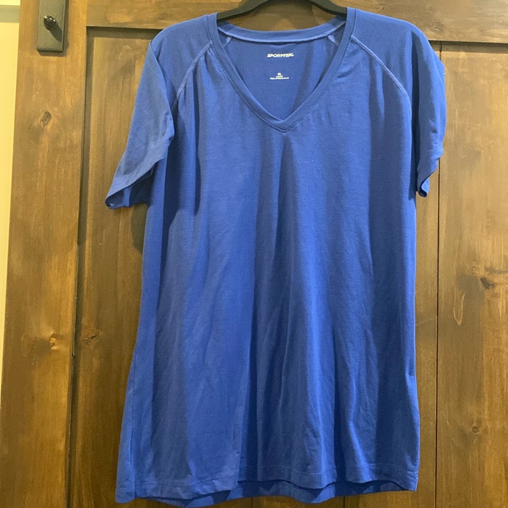 E849-161A) NWT Sport-Tek Royal Women's V-neck Workout Top Sz. XL
